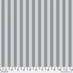 Musterdetail des Streifenmusters „Tent Stripe" in Fog, Zoll-Lineal zum Größenvergleich.