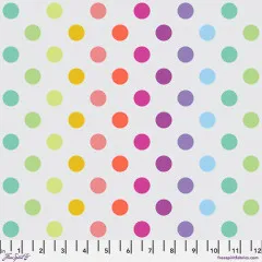Musterdetail des Punkte-Musters „Disco Poms" auf Whisper-Grund, Zoll-Lineal zum Größenvergleich.