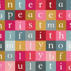 Nahaufnahme des Alphabet-Musters mit lesbaren Wörtern wie Peace, Christmas und Family in den Buchstabenquadraten.