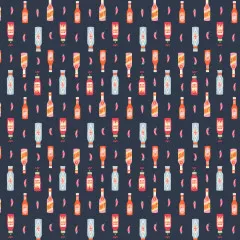 Nahaufnahme der Hot-Sauce-Fläschchen und Chili-Schoten ohne Lineal.