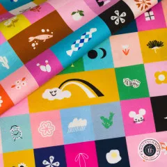 Detailaufnahme der gefalteten Icon-Karos mit Motiven wie Fisch, Bonbon und Regenbogen.