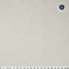 Größere Nahaufnahme des Speckled-Satins in Dove mit Zentimeter-Maßband bis 40cm