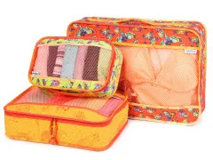Pack-It-In-Würfel im orangefarbenen Schmetterlings-Design, teilweise gepackt