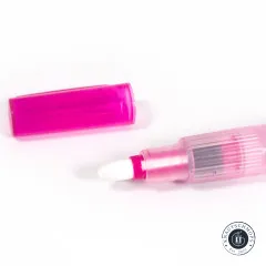 Nahaufnahme der weichen, saugfähigen Filzspitze des Sewline Aqua Erasers
