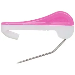 Nahaufnahme einer geöffneten pinken Wonder Pin mit sichtbarer Metallnadel