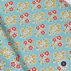 Diagonale Nahaufnahme der Webstruktur mit Blumenmuster