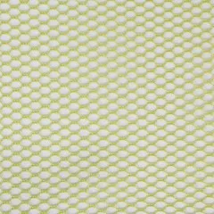 Der apfelgrüne Netzstoff einmal gefaltet, ohne Verpackung, zeigt Struktur und Fall des Materials.