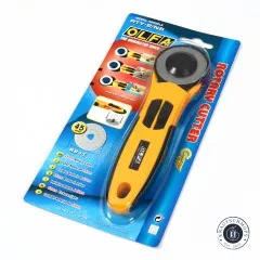 OLFA Rollschneider Comfort Grip RTY-2/NS mit 45 mm Klinge in gelb-schwarz, originalverpackt auf blauer Blisterkarte