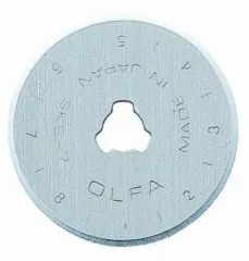 Einzelne runde OLFA Rollschneiderklinge aus Stahl mit 28 mm Durchmesser und dreieckiger Aufnahme