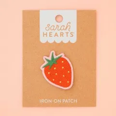 Iron-On Patch „Strawberry" einzeln freigestellt vor weißem Hintergrund.