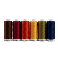 Sechs Superior Pima Garnrollen der Farbserie Darks (Dark Brown, Burgundy, Rust, Gold, Sage, Navy) aufrecht nebeneinander.