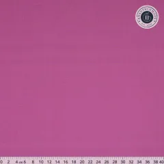 Art Gallery Fabrics Pure Solids Stargazing, Baumwoll-Popeline uni in Beeren-Pink mit Zentimeter-Maßband am Rand