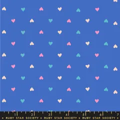 Digitale Rapportdarstellung des Herzchen-Musters mit „Ruby Star Society“-Schriftzug als Maßband-Optik.