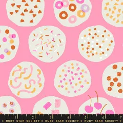 Digitale Rapportdarstellung der Toppings-Kreise mit „Ruby Star Society“-Schriftzug als Maßband-Optik.