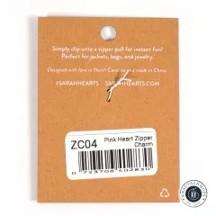 Rückseite der Verpackung mit Artikelnummer ZC04, Bezeichnung „Pink Heart Zipper Charm“ und Barcode.