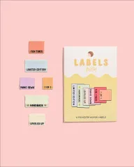 Alle sechs Maker Side Seams Labels neben der gelben Verpackung