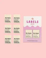 Sechs 'Me Made'-Labels neben der violetten Verpackung