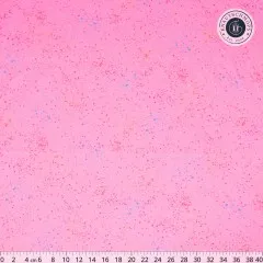 Großzügiger Musterausschnitt des Speckled-Stoffs in Flamingo mit Zentimeter-Maßband zum Größenvergleich.