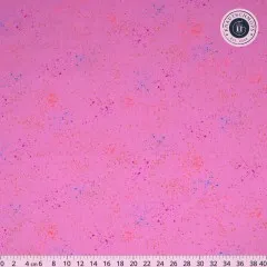 Großzügiger Musterausschnitt des Speckled-Stoffs in Lupine mit Zentimeter-Maßband zum Größenvergleich.