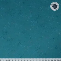 Großzügiger Musterausschnitt des Speckled-Stoffs in Storytime mit Zentimeter-Maßband zum Größenvergleich.