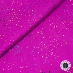 Diagonal gefalteter pinker Baumwollstoff Speckled Witchy mit gelben und blauen Sprenkeln in Nahaufnahme