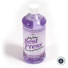 Best Press "Lavender Fields" Sprühflasche mit montiertem Sprühkopf, Frontetikett aus leicht anderem Blickwinkel.