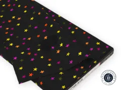Auf Pappe gerollter Stoffballen Ruby Star Society Starry Spooky Black mit Sternenmuster