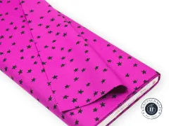 Stoffballen Starry Witchy in Pink mit schwarzen Sternen und Webkante