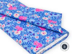 Gefalteter Stoffballen mit sichtbarem Etikett „Hello Alice – Cheshire“, Artikelnummer RS2123 13 und Angabe 100% Baumwolle.