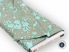 Gefalteter Stoffballen mit Etikett „Bloomsville 110083 Abloom Mushroom".