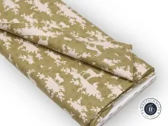 Gefalteter Stoffballen mit Etikett „Tilda Autumntree Forest Grün".