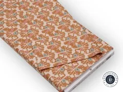 Gefalteter Stoffballen mit Etikett „Tilda Candy Bloom Wildgarden Honiggelb".