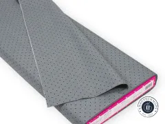 Gefalteter Stoffballen mit Punkte-Muster „Tiny Dots" in Shadow und Etikett am Wickelkern.