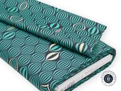 Gefalteter Stoffballen des Designs „Light The Way" in Moonbeam mit Herstelleretikett.