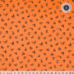 Gefalteter Stoffballen mit Spinnen-Muster, seitliche Webkante mit Ruby-Star-Society-Schriftzug sichtbar