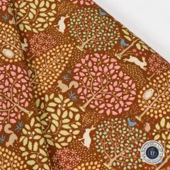 Aufgerollter Sanctuary-Caramel-Stoffballen mit Herstelleretikett (Tilda, Art.-Nr. 100567, Farbe Caramel)