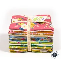 Tilda Fat Quarter Bundle Sunday Brunch gerade von vorne mit sichtbarem Anhänger