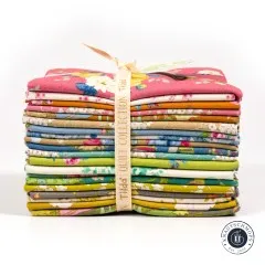 Seitliche Ansicht des gebundenen Fat Quarter Bundles Sunday Brunch