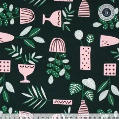 Detailaufnahme des Cloud9-Canvas „Easy Weekend – Sprouts“ von Betsy Siber mit Zentimeter-Maßband; zu sehen sind rosa Vasen und Blattpflanzen auf dunkelgrünem Grund.