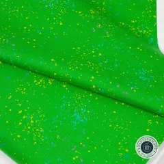 Nahaufnahme der drapierten Speckled-Stoffkante in Verdant mit farbigen Tupfern in Detailansicht.