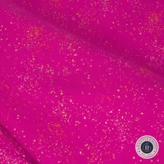Detailaufnahme der drapierten Satin-Stoffstruktur in Speckled Berry