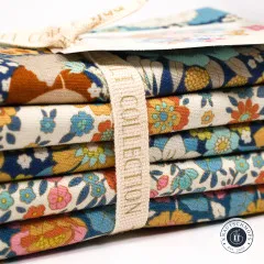 Nahaufnahme der gefalteten Stoffkanten mit dem Baumwollband „Tilda Quilt Collection".