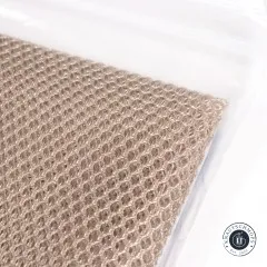 Gefaltetes Musterstück des ByAnnie's Lightweight Mesh in Natural freigestellt ohne Verpackung.