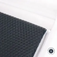 Gefaltetes Musterstück des ByAnnie's Lightweight Mesh in Navy freigestellt ohne Verpackung.