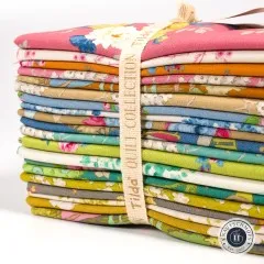 Detailansicht des gefalteten Stoffstapels aus dem Fat Quarter Bundle Sunday Brunch
