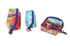 Die drei Drop-Zone-Taschen in bunten Batikstoffen, geschlossen freigestellt.