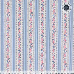 Cremeweißer Baumwollstoff mit Rosenranken-Streifen und rosa Röschen, mit Zentimeter-Lineal