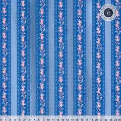 Blauer Baumwollstoff mit vertikalen Rosenranken-Streifen und rosa Röschen, mit Zentimeter-Lineal