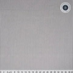 Grau-weiß gestreifter Baumwollstoff Riley Blake in voller Ansicht mit Lineal bis 40 cm