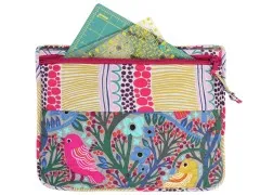 Running-with-Scissors-Case im bunten Vogel- und Blumenmuster, mit herausragenden Linealen.